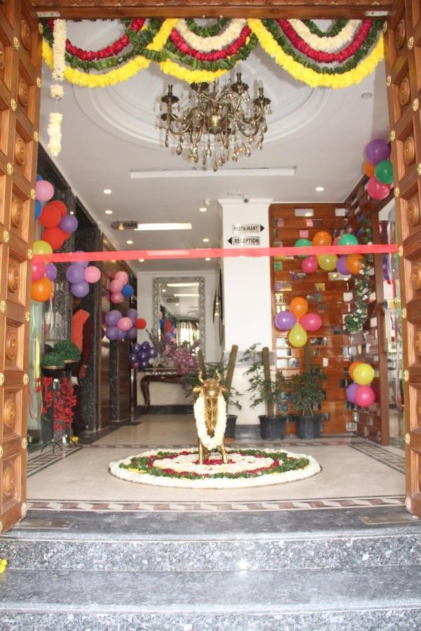 Hotel Dev Residency Vrindāvan Exterior photo
